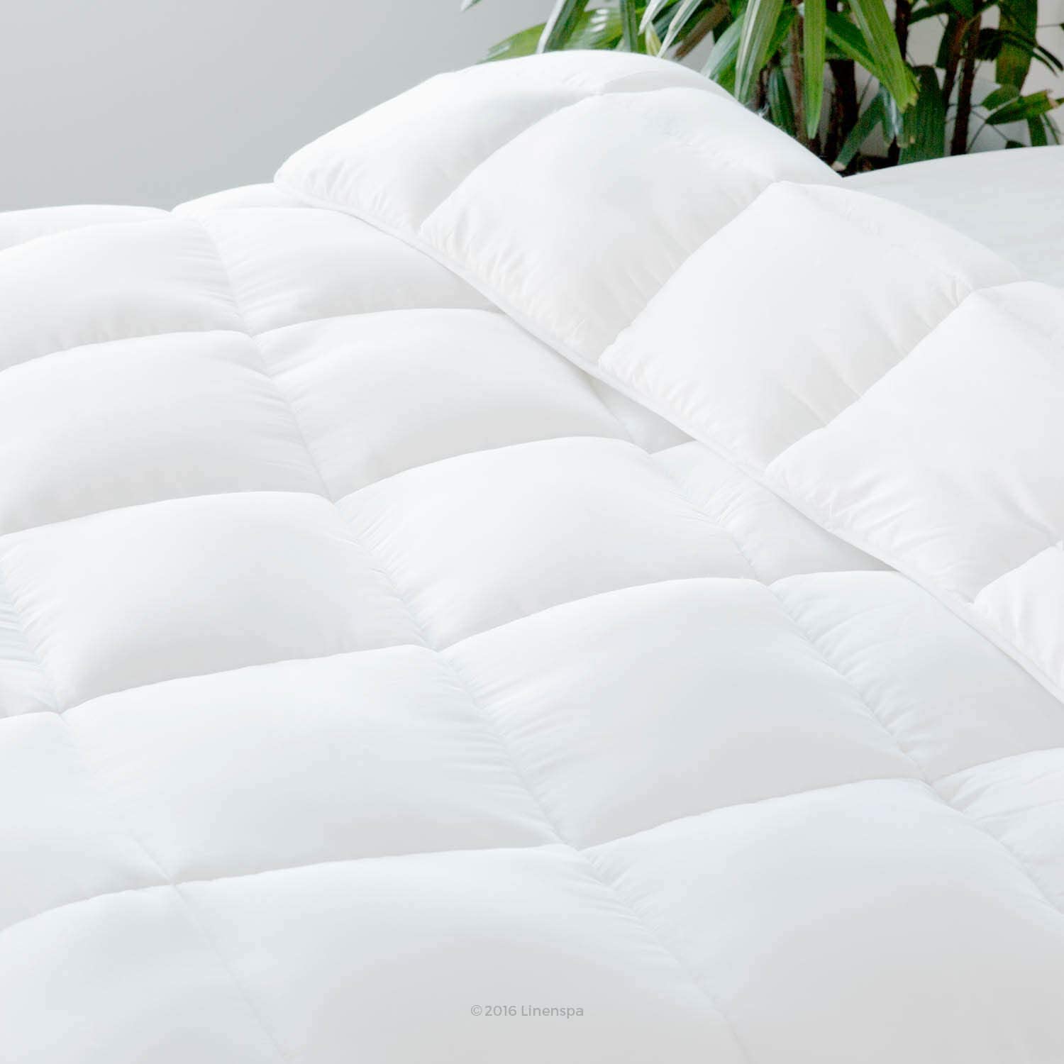 Reversible White Down Alternative Quilted Comforter, All-Season Hypoallergenic Microfiber